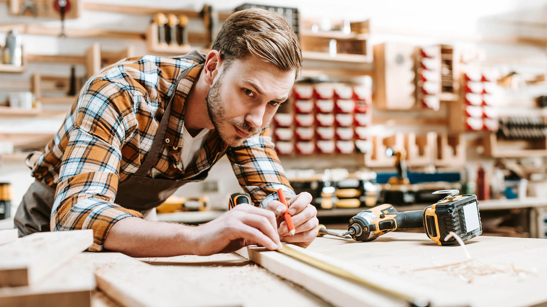 CBOS Bau- und Möbeltischlerei / Depositphotos_321064348